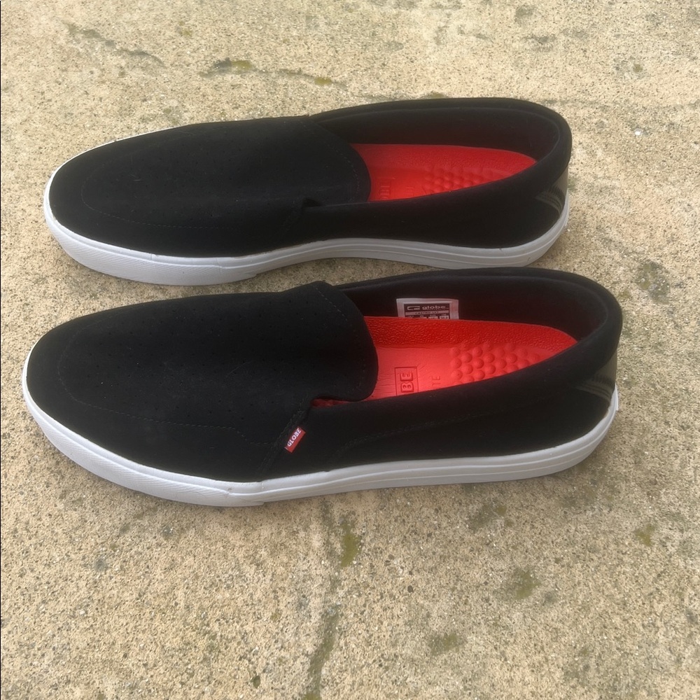 GLOBE Men's Castrolyt Black Suede Slip on Sneakers Size 12 - Picture 3 of 8